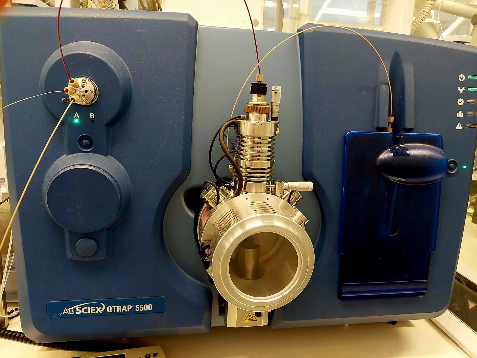 AB Sciex 5500 QTrap Triple Quad Mass Spectrometer System LCMSMS, w/ Sh ...